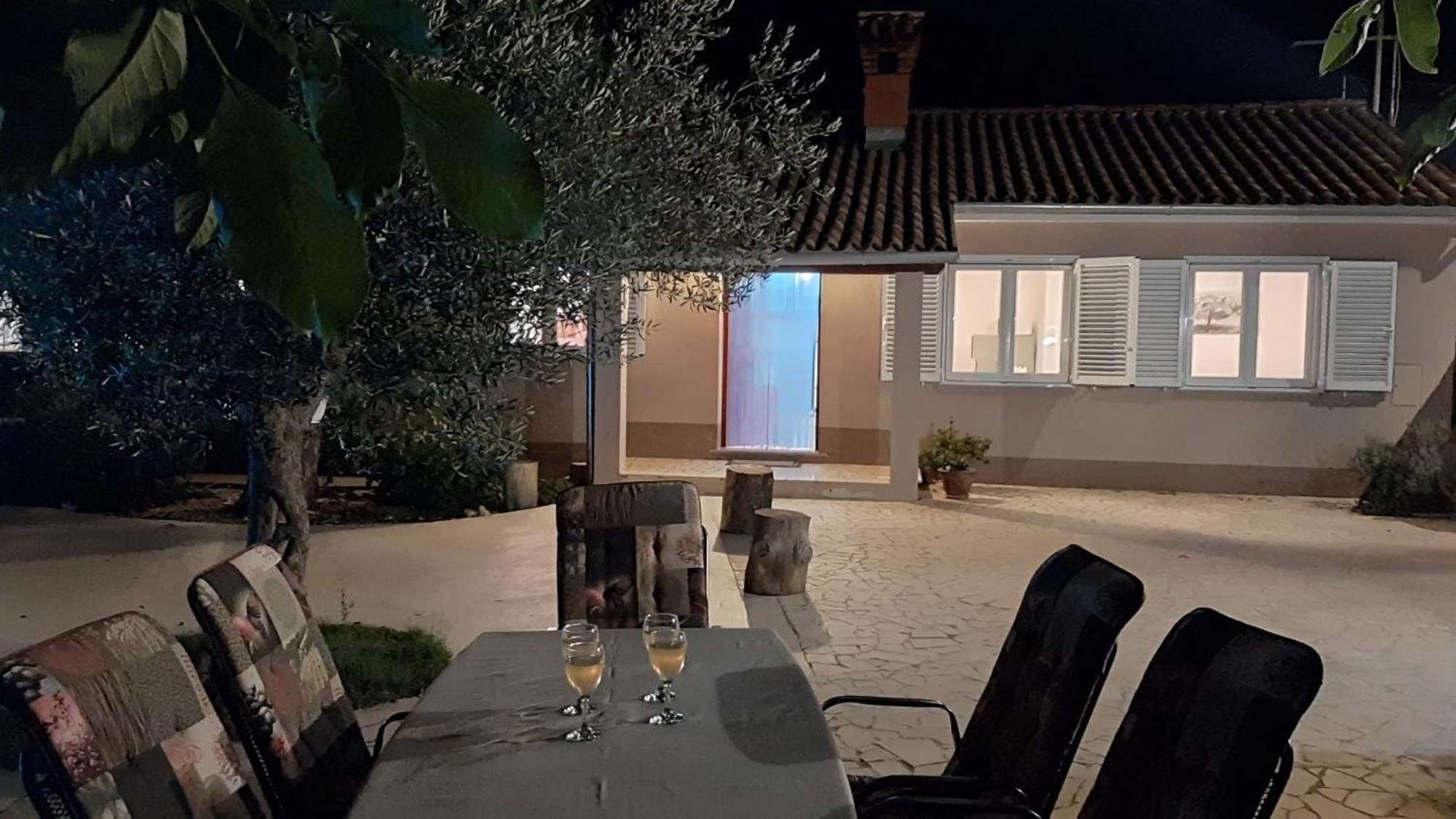 Ferienhaus Aqua Mit Pool Jadreški Exteriör bild