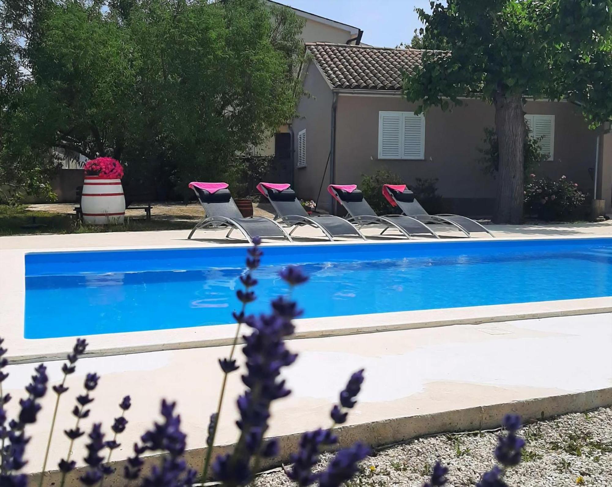Ferienhaus Aqua Mit Pool Jadreški Exteriör bild